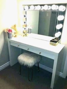 Mercilessly Beautiful Makeup Vanity With Lights
